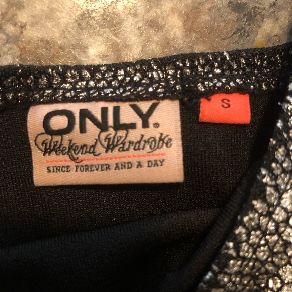 ✅3/20$ Silver snakes scales dress size  small , only weekend wardrobe - Picture 3 of 4